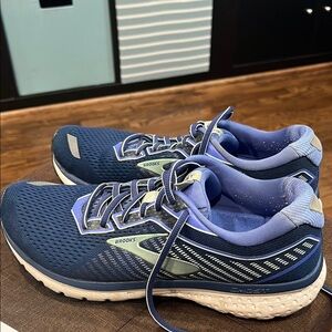 Women’s Brooks Blue Athletic Running Shoes with Breathable Mesh
